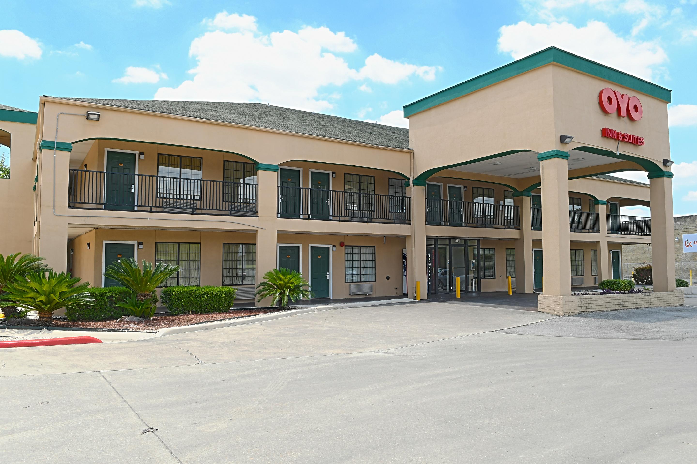 Oyo Inn & Suites Medical Center San Antonio Exterior photo
